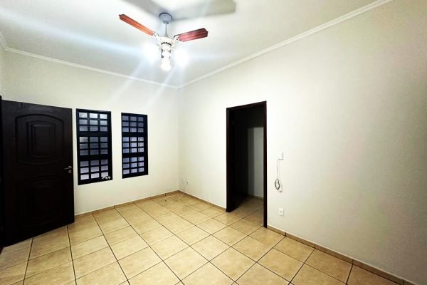 casa-com-3-dormitorios-a-venda-200-m2-de-construcao-terreno-300-m2-centroguariba-sp-03