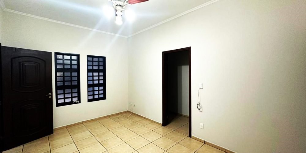 casa-com-3-dormitorios-a-venda-200-m2-de-construcao-terreno-300-m2-centroguariba-sp-03