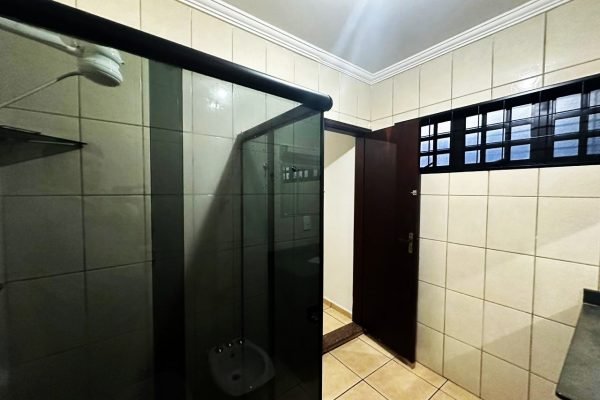 casa-com-3-dormitorios-a-venda-200-m2-de-construcao-terreno-300-m2-centroguariba-sp-09