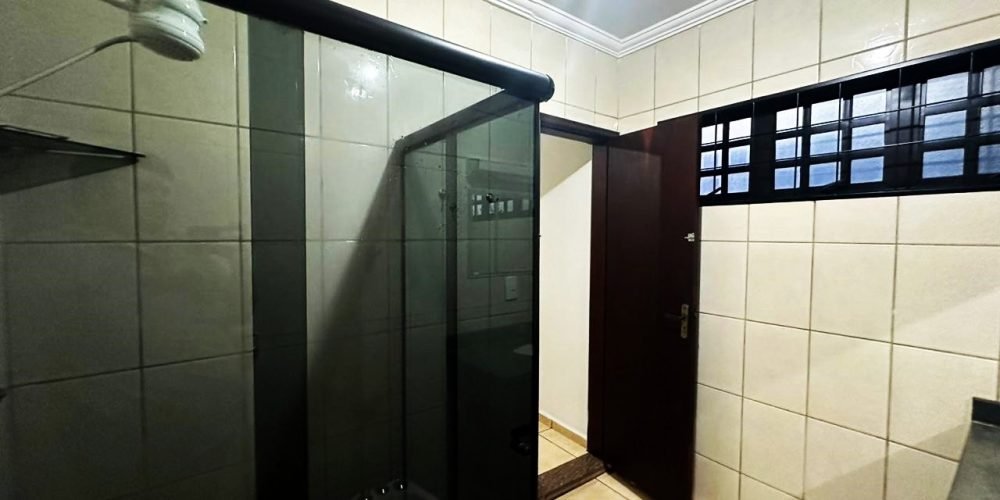 casa-com-3-dormitorios-a-venda-200-m2-de-construcao-terreno-300-m2-centroguariba-sp-09