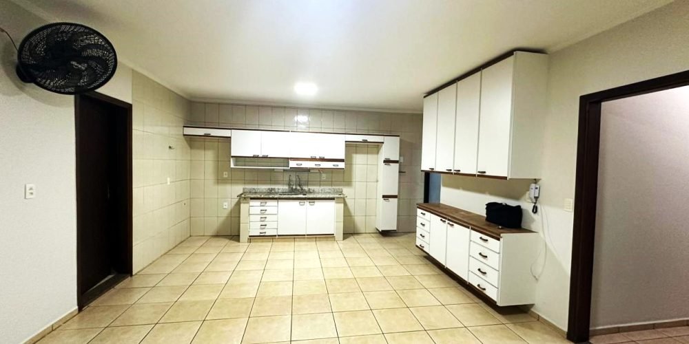 casa-com-3-dormitorios-a-venda-200-m2-de-construcao-terreno-300-m2-centroguariba-sp-12