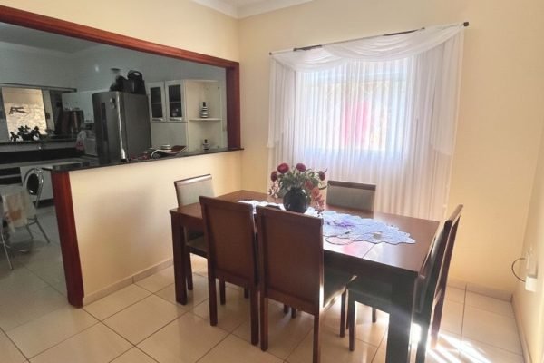 casa-com-3-dormitorios-um-com-suite-200-m-2-vagas-de-garagem-vila-mariana-2-guariba-sp-1