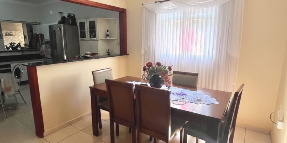 casa-com-3-dormitorios-um-com-suite-200-m-2-vagas-de-garagem-vila-mariana-2-guariba-sp-1